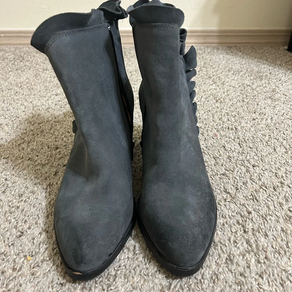 Klub Nico Bellamy Suede Ruffle Ankle Boots Gray Black Side Zip Leather Size 9